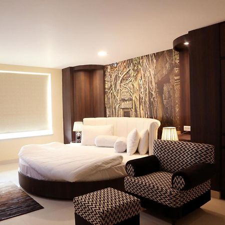 Kingdom Hotel Moga 外观 照片