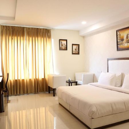 Kingdom Hotel Moga 外观 照片