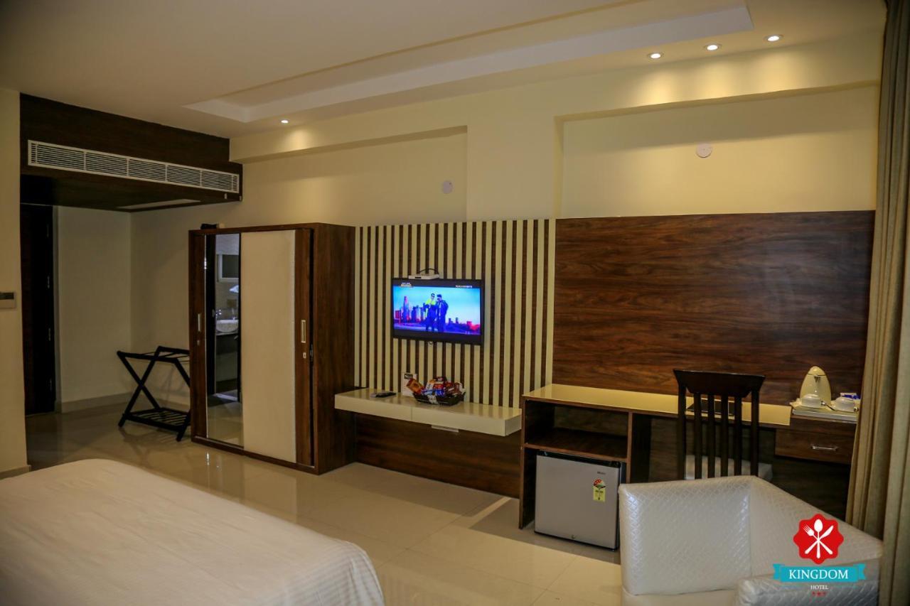 Kingdom Hotel Moga 外观 照片