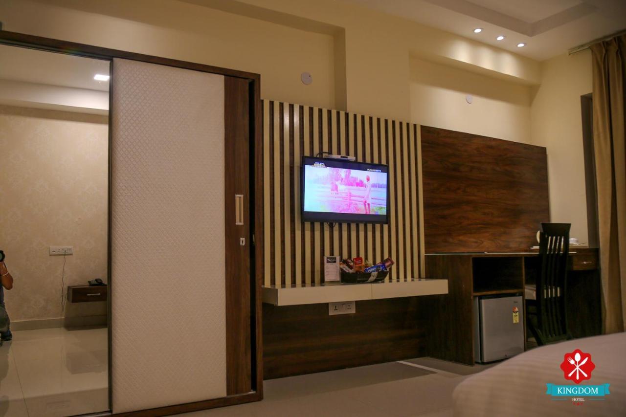 Kingdom Hotel Moga 外观 照片