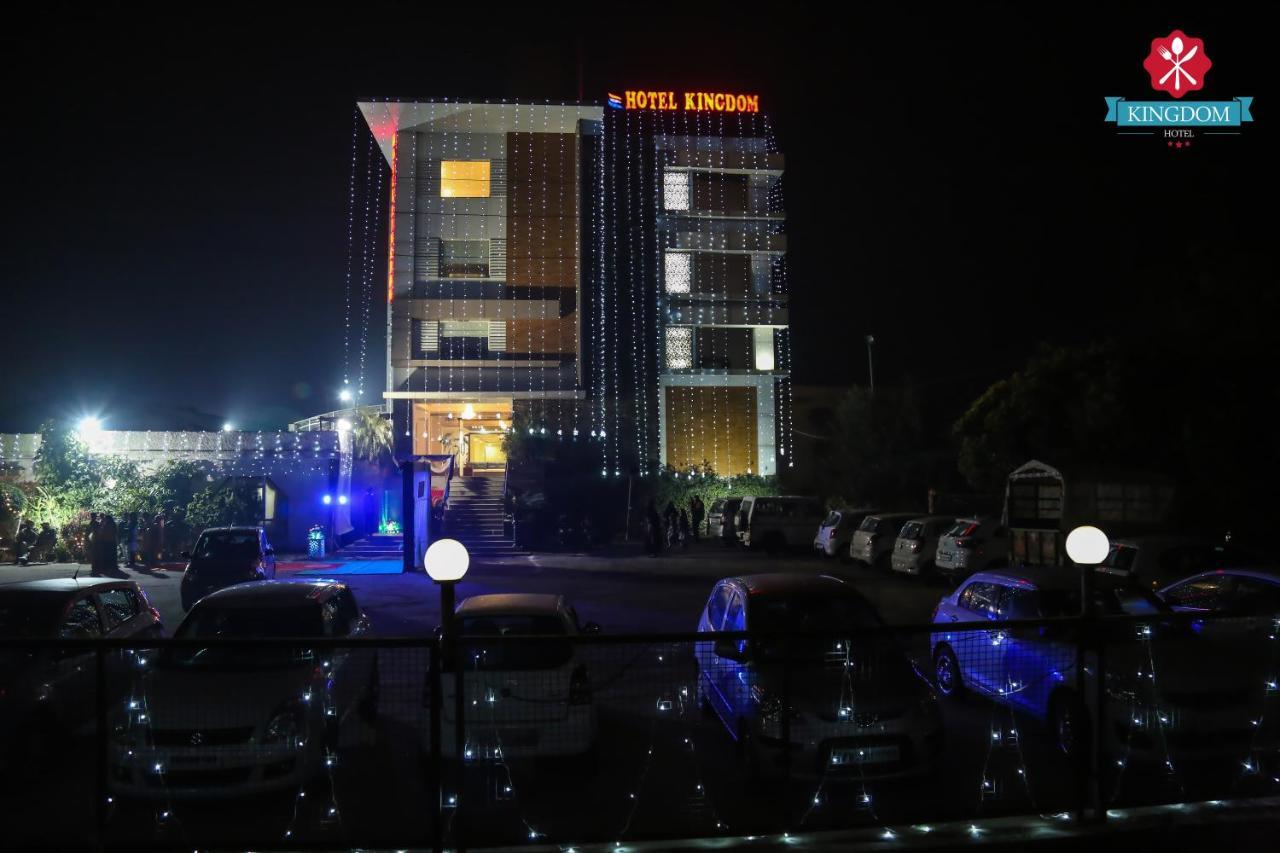 Kingdom Hotel Moga 外观 照片