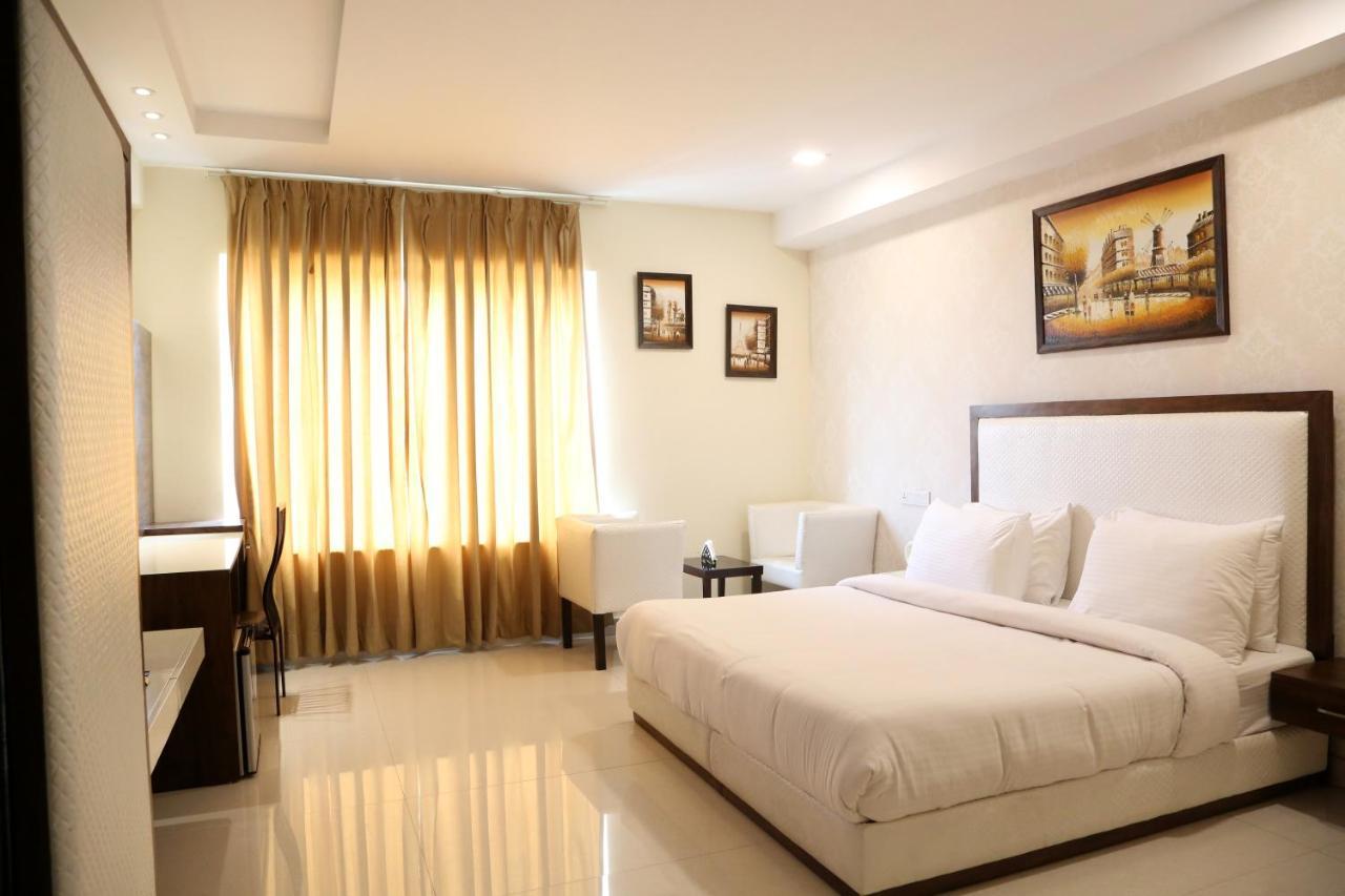 Kingdom Hotel Moga 外观 照片